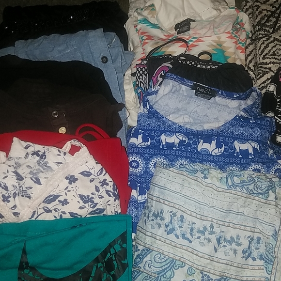 Tops - Picture 7 of 8